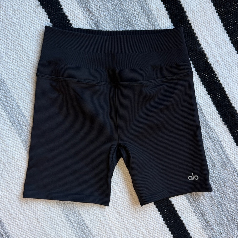 Alo 5” Seamless Favorite Short Ribbed - Picture 6 of 8